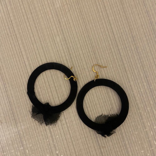 Earrings faux black hoop like new