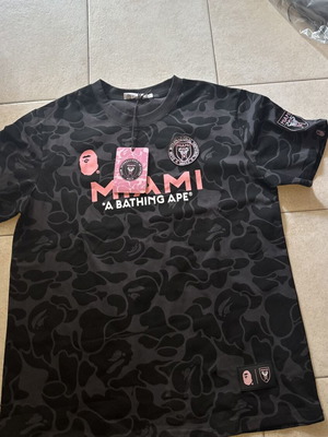 Bape x Inter Miami T-shirt σαν καινούργιο, γνήσιο