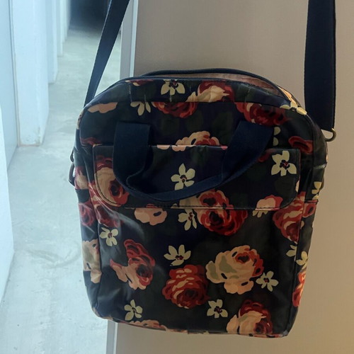 Floral bag like new with multiple compartments and crossbody strap