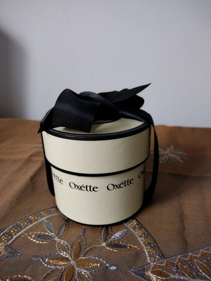 Oxette keepsake box like new, empty