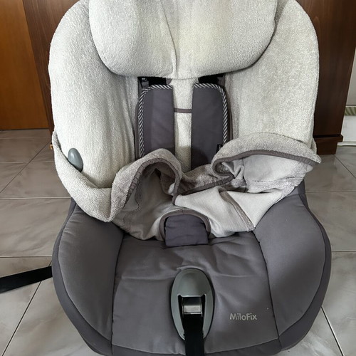 Maxi-Cosi MiloFix car seat used with Isofix and terry cover gift