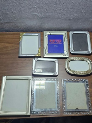 Set of 8 decorative frames like new