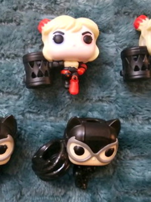 Harley Quinn και Catwoman φιγούρες Kinder Joy μεταχειρισμένες