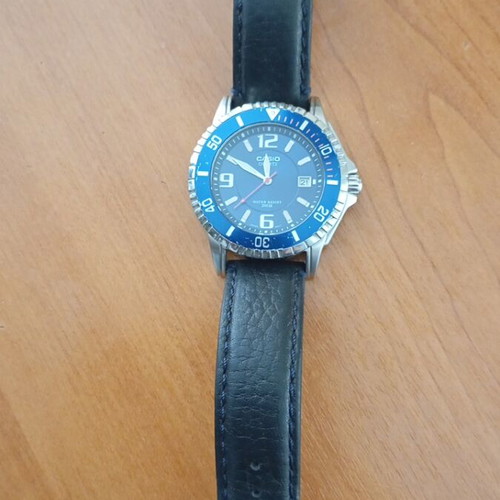 Casio wristwatch men's like new, water resistant 200m, blue