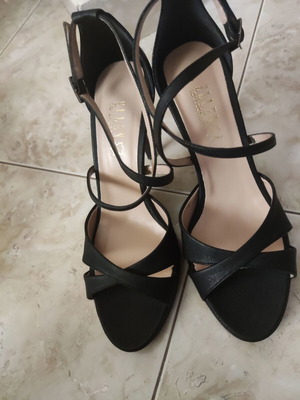 Ellen women's sandals size 39 black like new
