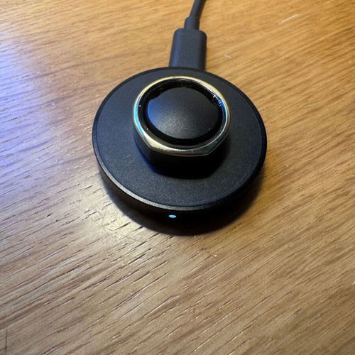 Oura Ring 4 Gold size 10 like new with charger