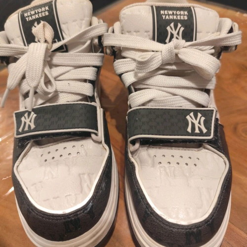 New York Yankees MLB sneakers like new, white, size 39