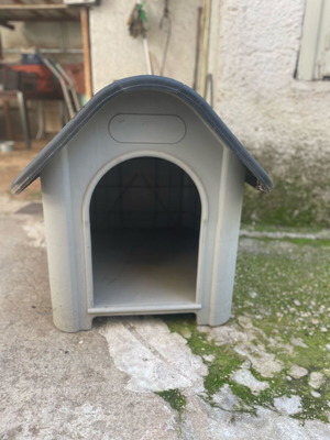 Dog house new with window, medium size