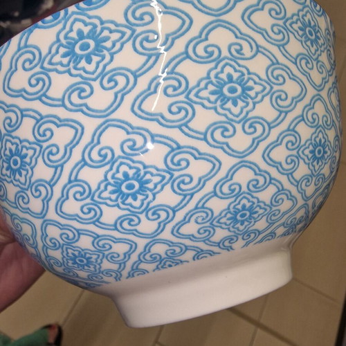 Set of 2 bowls like new
