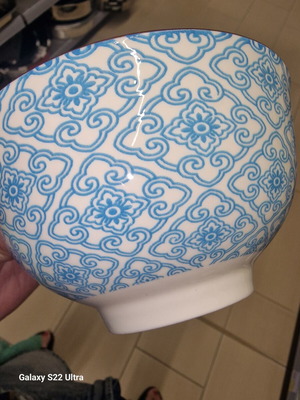 Set of 2 bowls like new
