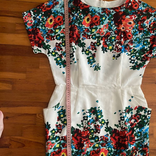 Floral dress small used with pockets, mini, white multicolor