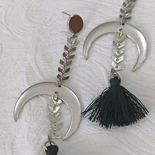 Silver earrings with black tassel like new