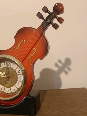 Quartz table clock in violin shape like new