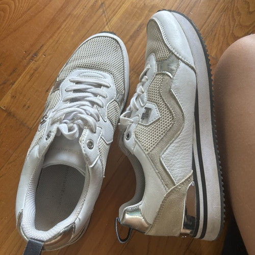 Tommy Hilfiger sneakers like new, size 40, white and silver