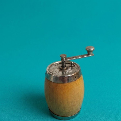 Vintage spice grinder GARANTIE B.O