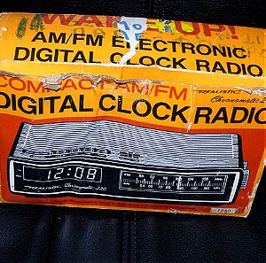 Vintage Radio-ALARM CLOCK Realistic Chronomatic 220 AM/FM Radio