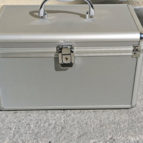 CD case 200 slots like new with keys