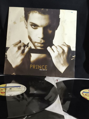 Prince The Hits 2 βινύλιο μεταχειρισμένο με φθορά στο εξώφυλλο
