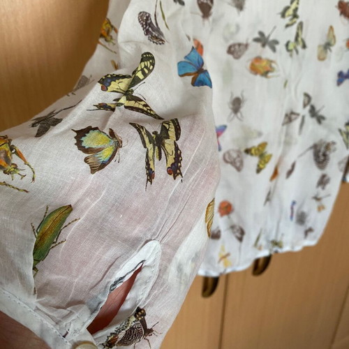 Thin butterfly shirt size M like new, white