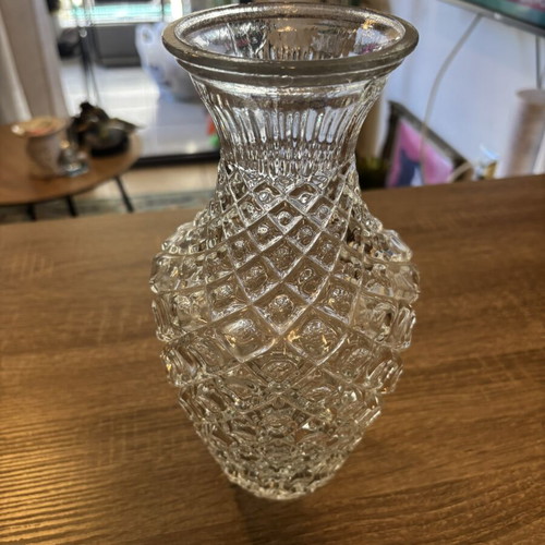 Glass vase with beautiful design like new