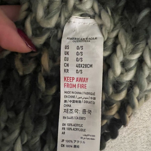 American Eagle hat and scarf like new, multicolored