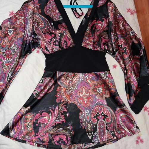 Carabatti & Collections S Satin Blouse like new, purple, V design