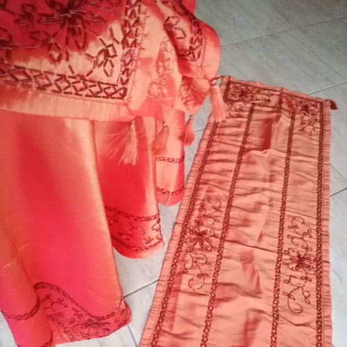 Tablecloth set of 3 pieces new with technical silk embroidery