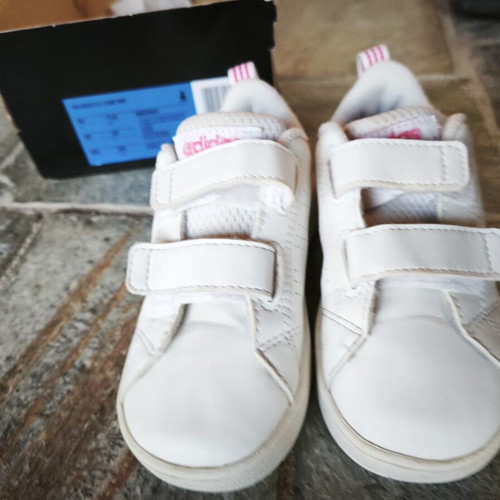Adidas kids' shoes size 25 like new, white athletic