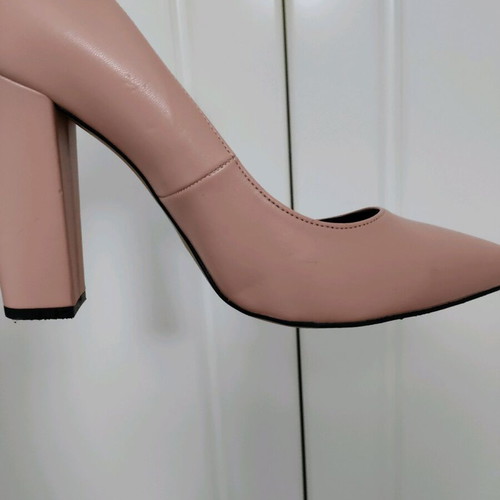 Silia D Pumps Size 39 Like New