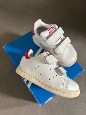 Παιδικά sneakers Stan Smith νούμερο 20 σαν καινούργια