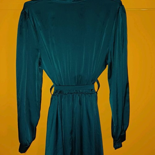 Elegant green evening dress new with long sleeves