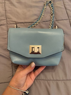 Amelie shoulder bag like new with two-tone blue chain