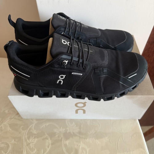 On Cloud 7 Waterproof athletic shoes, size 46, black