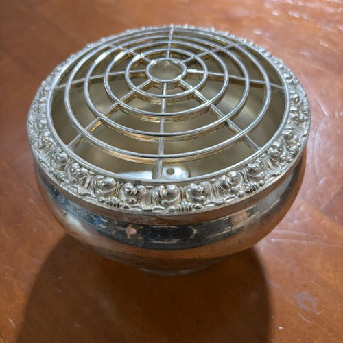 Silver-plated bowl flower holder like new with flower support grid
