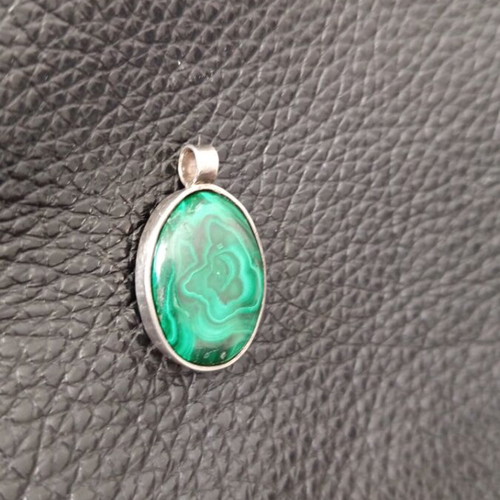 Silver necklace with natural malachite crystal new