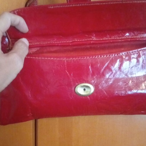 Vintage shoulder bag 1960s-70s used, red patent leather, Mod style