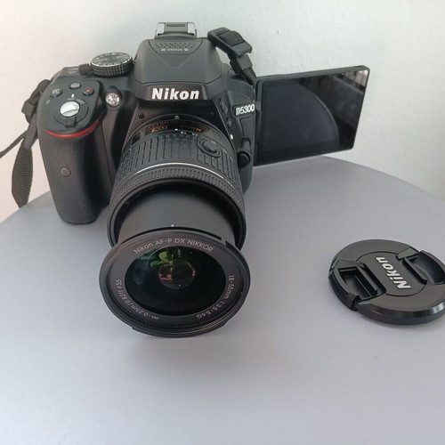 Nikon D5300 DSLR like new with 18-55mm lens