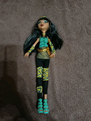 Monster High Cleo de Nile Schools Out like new
