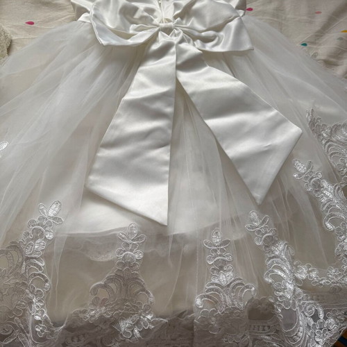 Flower girl dress with tail and bow, like new, age 2-3