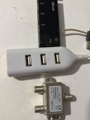 Trust USB hub, λευκό USB hub και διαχωριστής TV/SAT, σετ 3