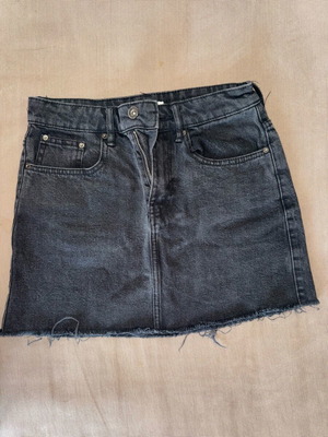Zara black denim skirt like new, size S