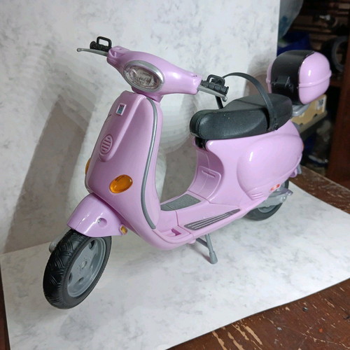 Barbie Vespa authentic, like new