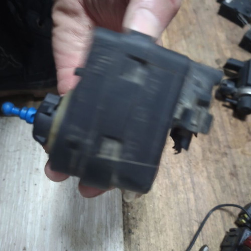 Renault 7700415343 headlight adjustment motor used