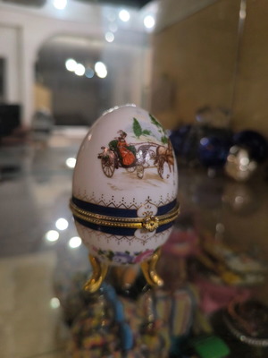 Porcelain decorative egg like new with painting and stand