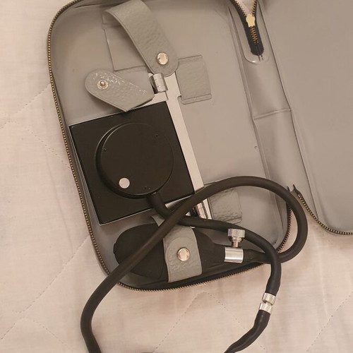 Medical sphygmomanometer used