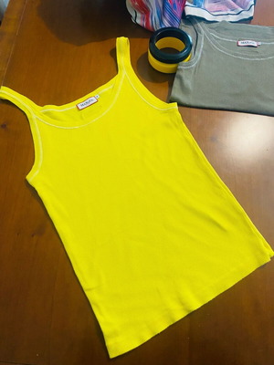 Max&Co ribbed top like new, yellow, size M