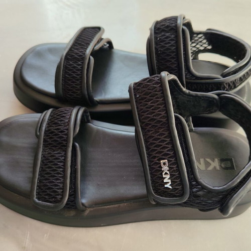 DKNY black platform sandals size 40 like new