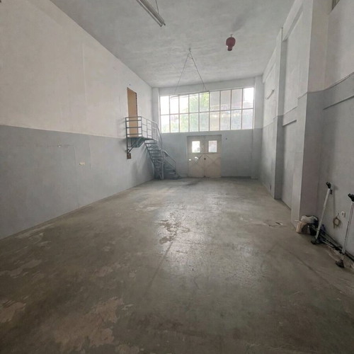 Commercial store and storage space ground floor 120 sqm with toilet, electricity and water