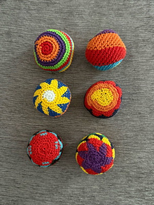 Juggling Balls set of 6 like new