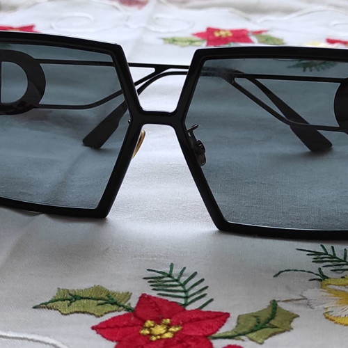 Dior 30Montaigne sunglasses used, black acetate frame